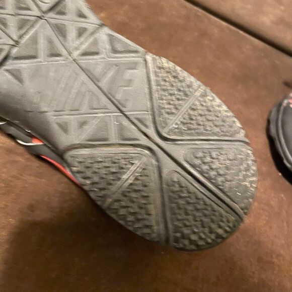 Excellent NIKE Fingertrap Trainer 5.0 Black University Red Men 10.5 US 44.5 EUR - Picture 10 of 11